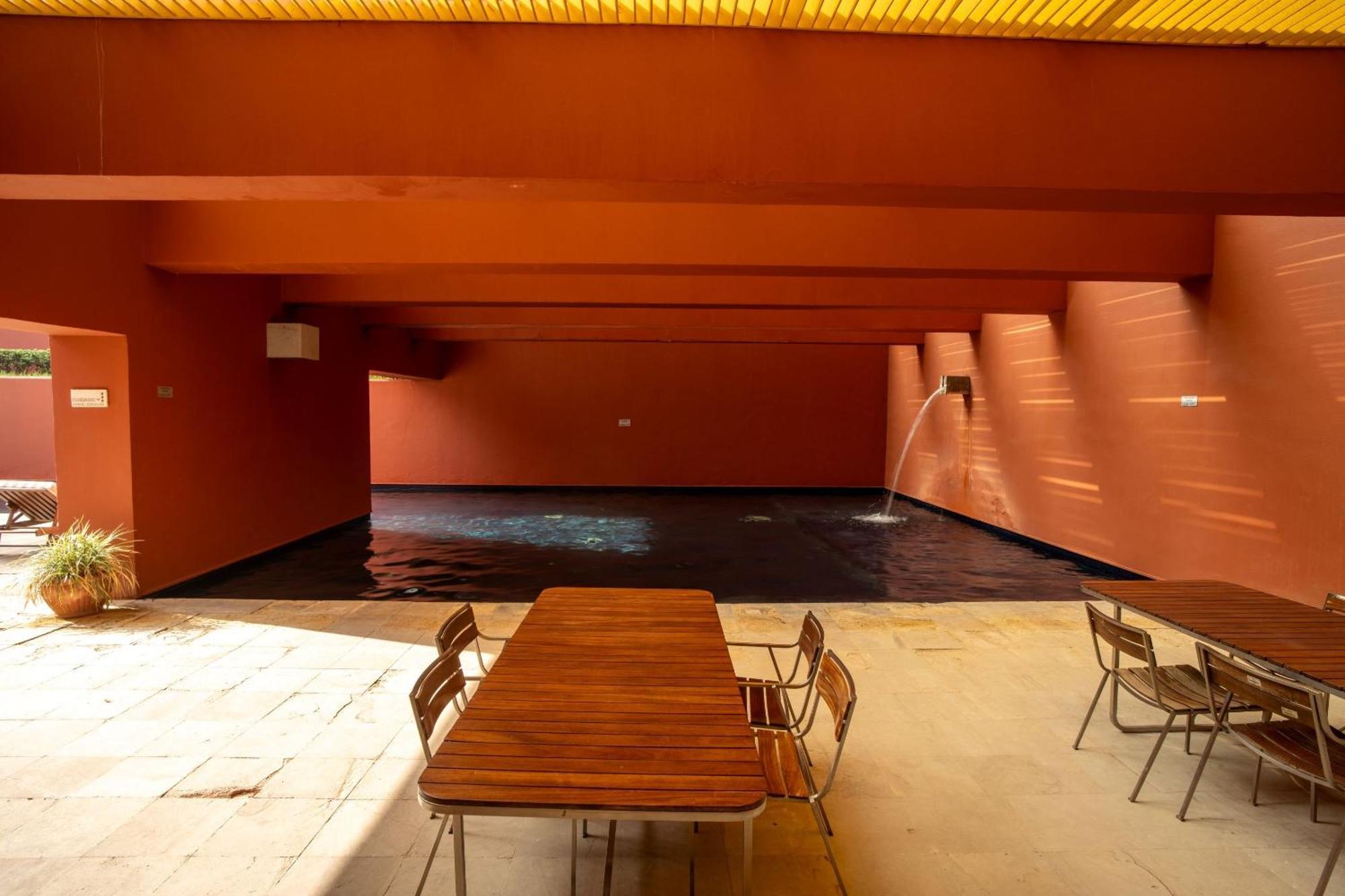 ホテル カミノ リアル モンテレー San Pedro Garza Garcia エクステリア 写真 The pool at the hotel