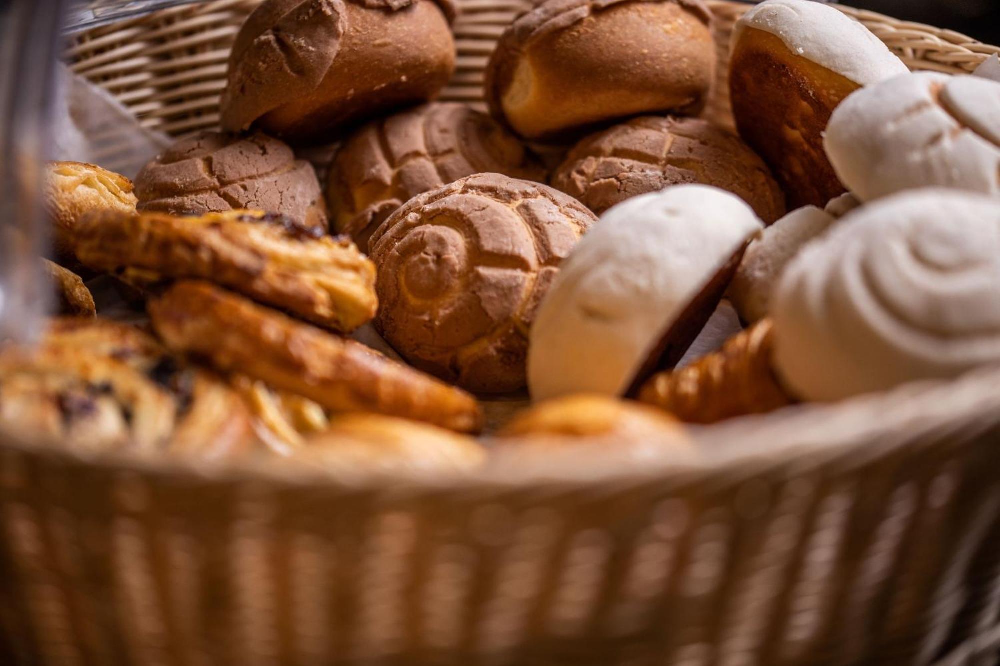 ホテル カミノ リアル モンテレー San Pedro Garza Garcia エクステリア 写真 A selection of Italian pastries
